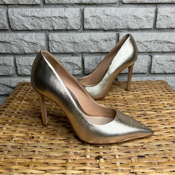 Shcutz Gold Pumps - Picture 1 of 8